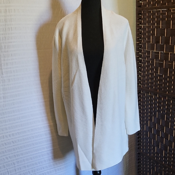 Chic White Women's Cardigan. - Picture 1 of 5